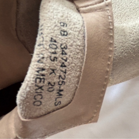 Frye 6B Leather Bootie NWOT No Flaws Pull on 1” heel  Beige Suede Comfy Luxury - Picture 8 of 9